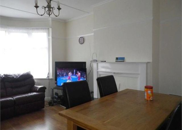  Image of 2 bedroom Semi-Detached Bungalow for sale in Hanworth Road Hounslow TW4 at Hanworth Road, Whitton, Hounslow, Middlesex TW4