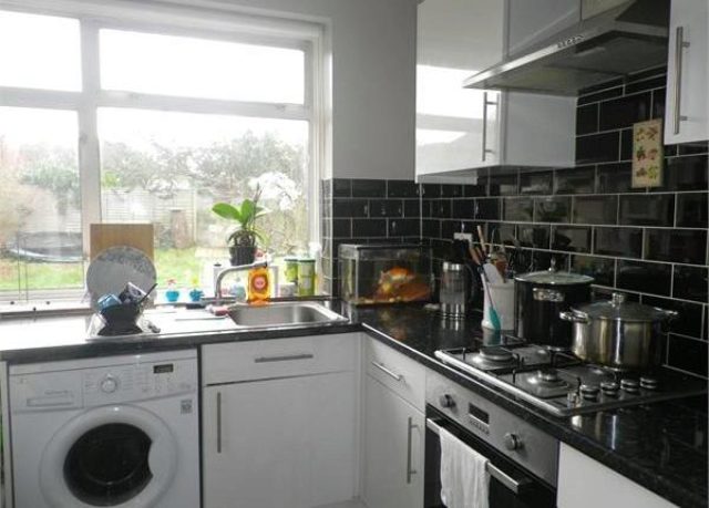  Image of 2 bedroom Semi-Detached Bungalow for sale in Hanworth Road Hounslow TW4 at Hanworth Road, Whitton, Hounslow, Middlesex TW4
