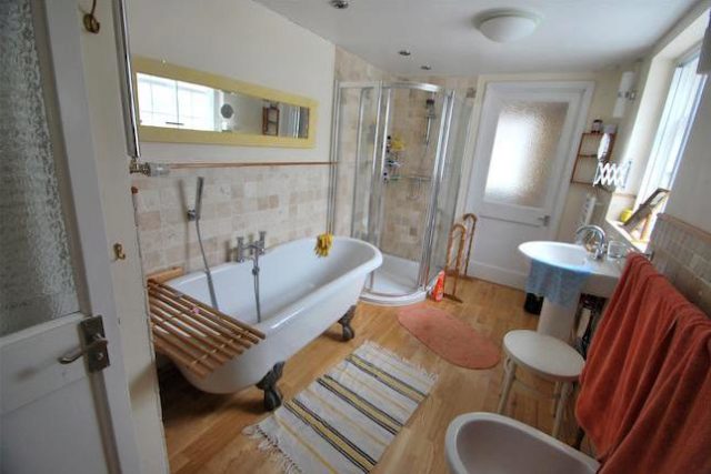  Image of 2 bedroom Terraced house to rent in Warberry Road London N22 at Warberry Road, London N22