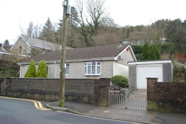  Image of 3 bedroom Detached Bungalow to rent in The Parade Porth CF39 at The Parade, Porth CF39
