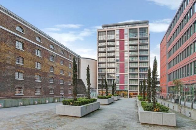  Image of 3 bedroom Flat to rent in Hertsmere Road London E14 at Horizon Building, Hertsmere Road, West India Dock E14