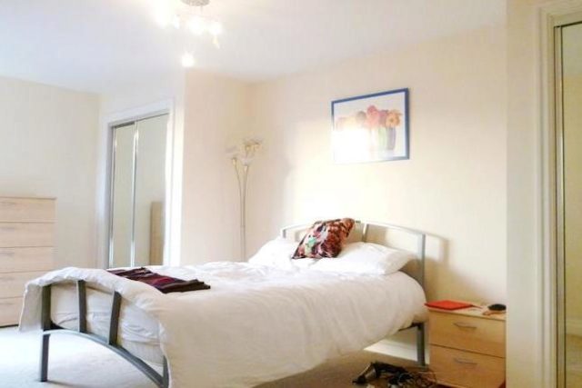  Image of 3 bedroom Flat to rent in Hertsmere Road London E14 at Horizon Building, Hertsmere Road, West India Dock E14