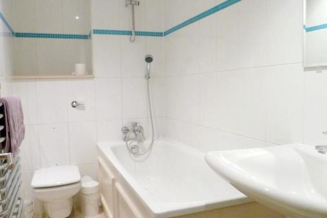  Image of 3 bedroom Flat to rent in Hertsmere Road London E14 at Horizon Building, Hertsmere Road, West India Dock E14