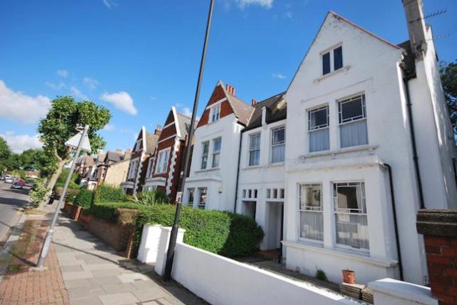  Image of 3 bedroom Flat to rent in Muswell Hill Road London N10 at Muswell Hill Road, Muswell Hill, London N10