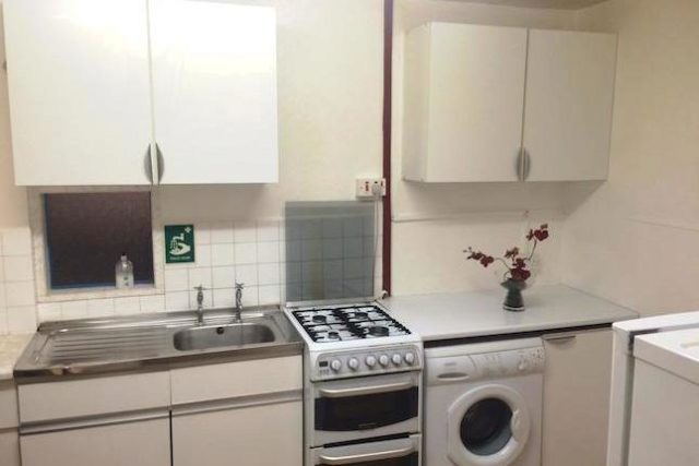  Image of 3 bedroom Property to rent in Tudor Crescent Ilford IG6 at Tudor Crescent, Ilford IG6