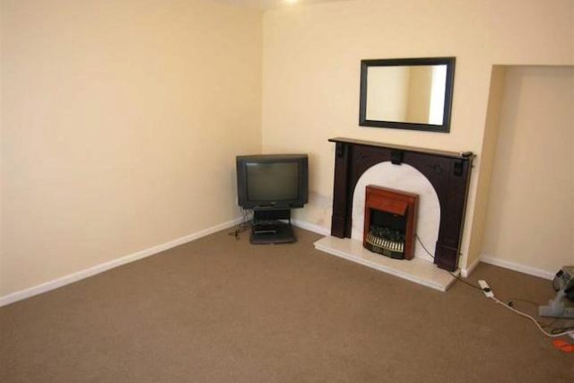  Image of 3 bedroom Semi-Detached house to rent in Fairhurst Drive Walkden Manchester M28 at Fairhurst Drive, Walkden, Manchester M28
