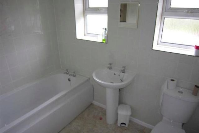  Image of 3 bedroom Semi-Detached house to rent in Fairhurst Drive Walkden Manchester M28 at Fairhurst Drive, Walkden, Manchester M28