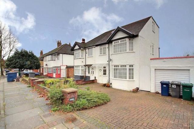  Image of 4 bedroom Semi-Detached house for sale in Warwick Avenue Edgware HA8 at Warwick Avenue, Edgware HA8