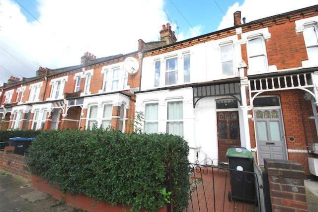 Image of 4 bedroom Terraced house to rent in Elvendon Road London N13 at Elvendon Road, Bounds Green, London N13