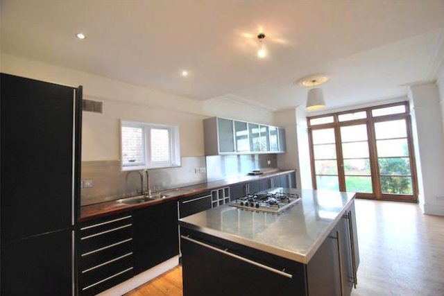  Image of 4 bedroom Terraced house to rent in Elvendon Road London N13 at Elvendon Road, Bounds Green, London N13