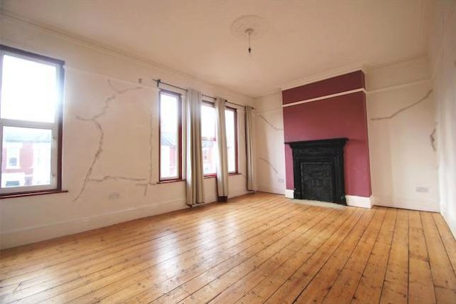 Image of 4 bedroom Terraced house to rent in Elvendon Road London N13 at Elvendon Road, Bounds Green, London N13