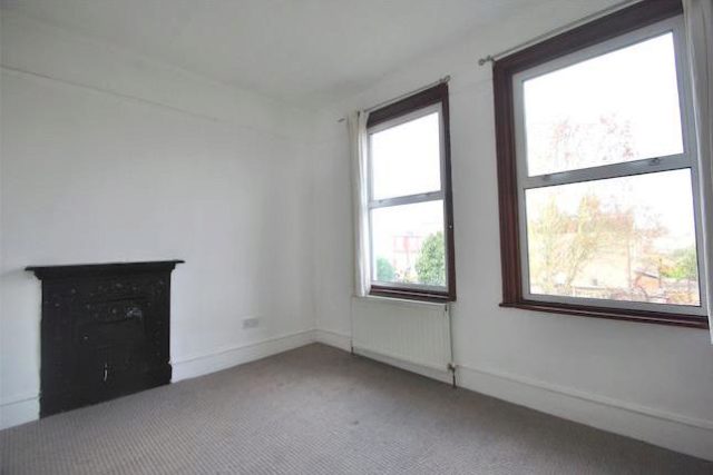  Image of 4 bedroom Terraced house to rent in Elvendon Road London N13 at Elvendon Road, Bounds Green, London N13
