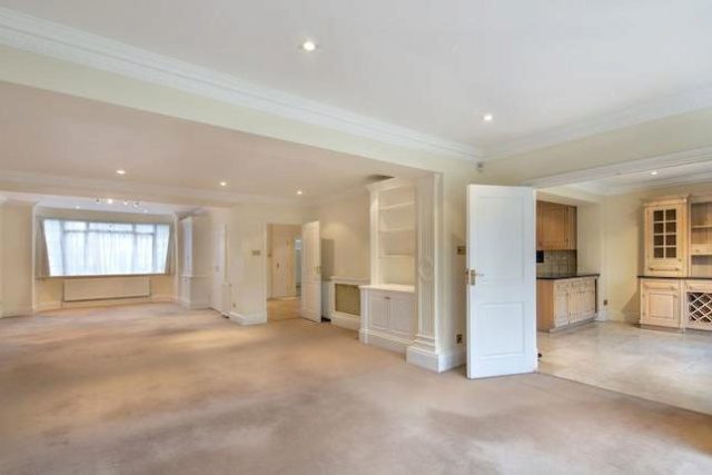  Image of 5 bedroom Detached house to rent in Spencer Drive London N2 at Spencer Drive, Hampstead Garden Suburb N2