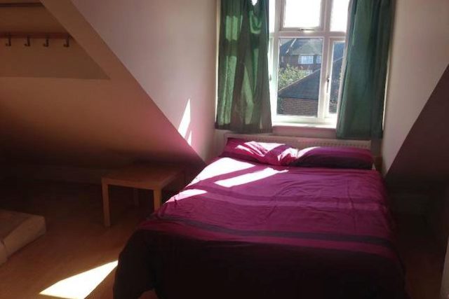  Image of Studio flat to rent in Cheviot Gardens London NW2 at Cheviot Gardens, London NW2