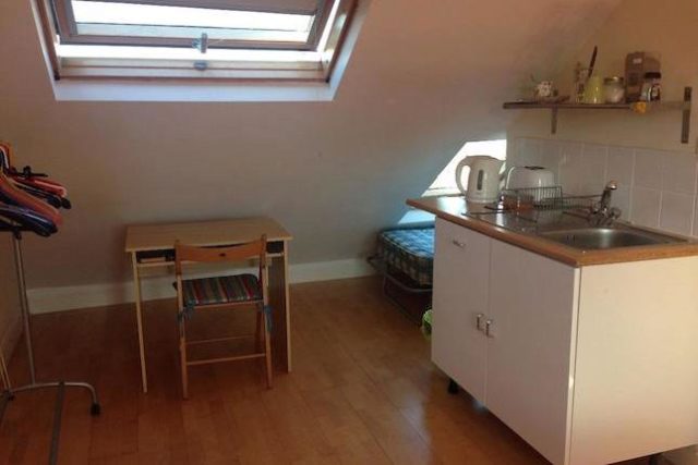  Image of Studio flat to rent in Cheviot Gardens London NW2 at Cheviot Gardens, London NW2