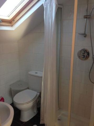 Image of Studio flat to rent in Cheviot Gardens London NW2 at Cheviot Gardens, London NW2