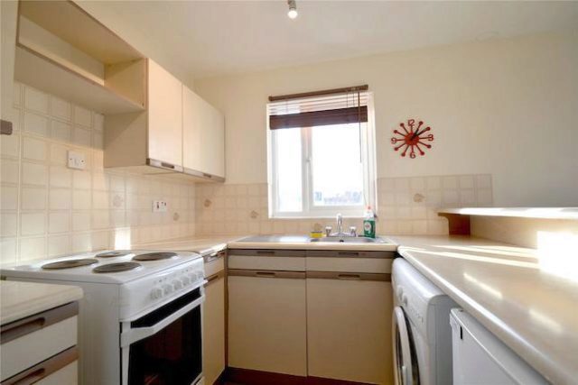  Image of 1 bedroom Flat to rent in Coe Avenue London SE25 at Coe Avenue, London SE25