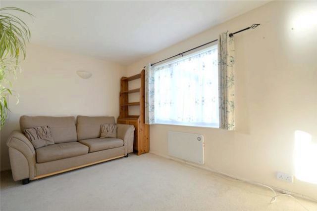  Image of 1 bedroom Flat to rent in Coe Avenue London SE25 at Coe Avenue, London SE25