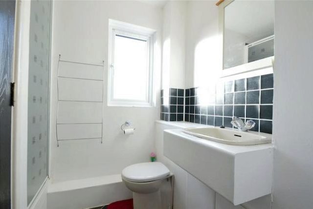  Image of 1 bedroom Flat to rent in Coe Avenue London SE25 at Coe Avenue, London SE25