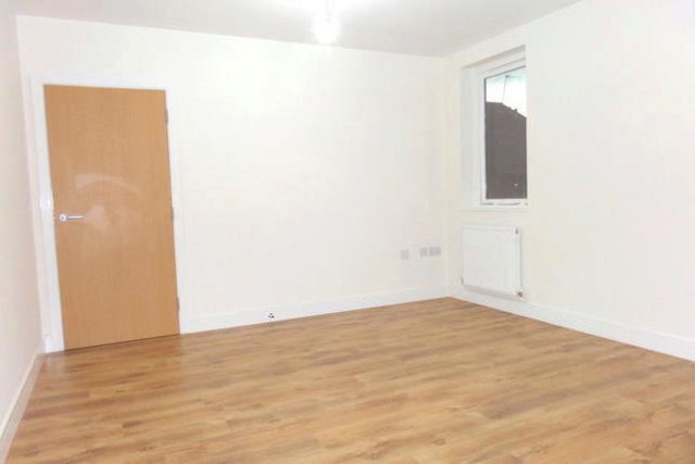  Image of 1 bedroom Flat to rent in Uxbridge Road Hillingdon Uxbridge UB10 at Crimson Court, Uxbridge Road, Uxbridge UB10