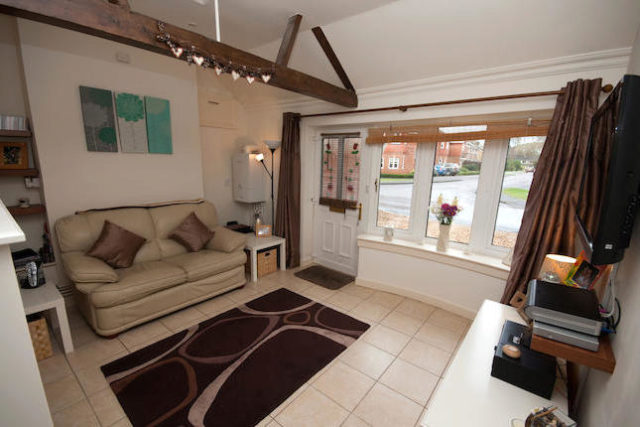  Image of 1 bedroom Bungalow to rent in Windmill Road Mortimer Common Reading RG7 at Windmill Road, Mortimer RG7