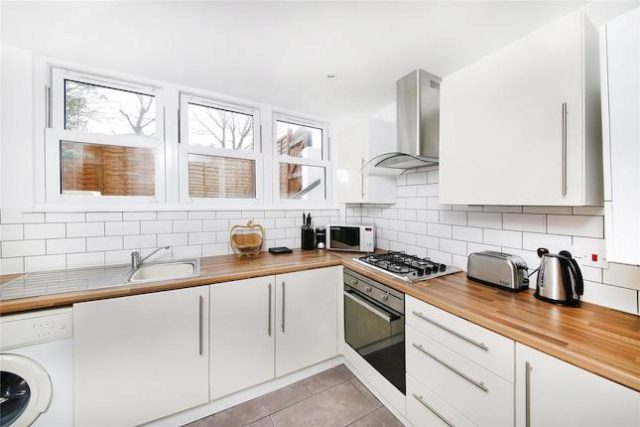  Image of 1 bedroom Maisonette for sale in Elgin Road Addiscombe Croydon CR0 at Elgin Road, Addiscombe, Croydon CR0