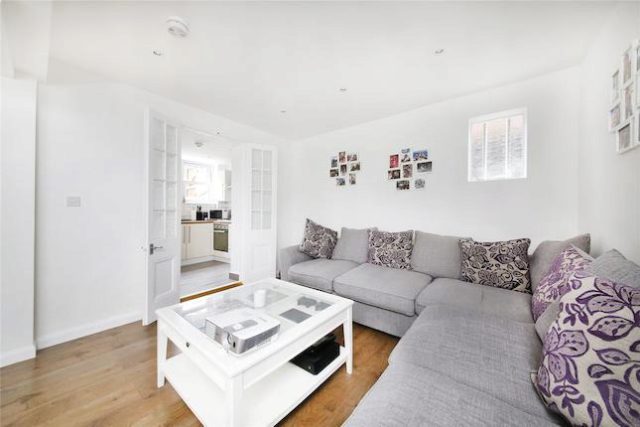  Image of 1 bedroom Maisonette for sale in Elgin Road Addiscombe Croydon CR0 at Elgin Road, Addiscombe, Croydon CR0