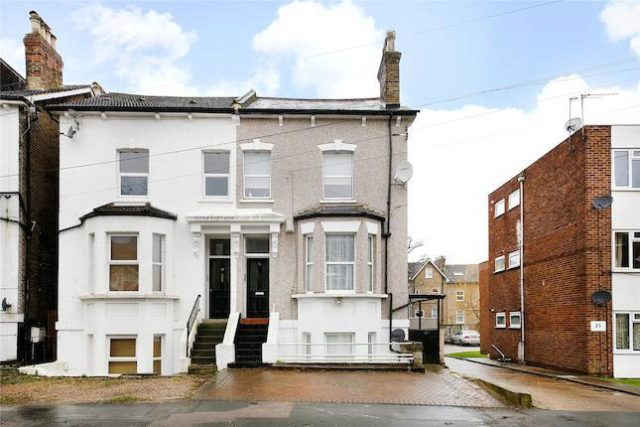  Image of 1 bedroom Maisonette for sale in Elgin Road Addiscombe Croydon CR0 at Elgin Road, Addiscombe, Croydon CR0