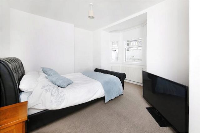  Image of 1 bedroom Maisonette for sale in Elgin Road Addiscombe Croydon CR0 at Elgin Road, Addiscombe, Croydon CR0