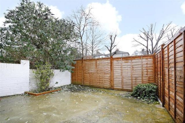  Image of 1 bedroom Maisonette for sale in Elgin Road Addiscombe Croydon CR0 at Elgin Road, Addiscombe, Croydon CR0