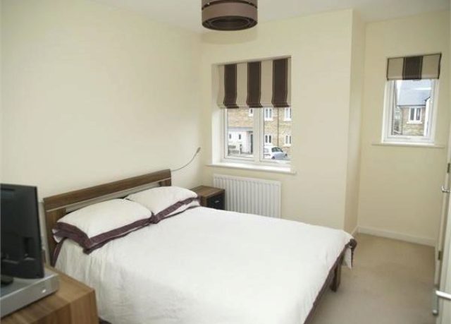  Image of 2 bedroom End of Terrace for sale in Parkview Way Epsom KT19 at Parkview Way, Epsom KT19