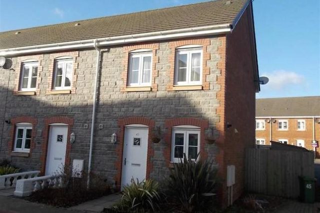  Image of 2 bedroom End of Terrace to rent in Heol Gruffydd Rhydyfelin Pontypridd CF37 at Heol Gruffydd, Rhydfelin, Pontypridd CF37
