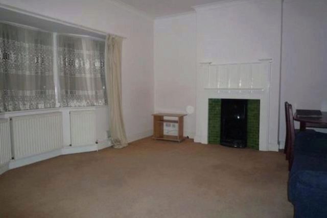  Image of 1 bedroom Flat to rent in Green Lanes London N13 at Green Lanes, Palmers Green, London N13