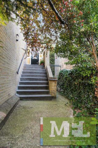  Image of 2 bedroom Duplex for sale in Belvedere Road London SE19 at Belvedere Road, Crystal Palace SE19