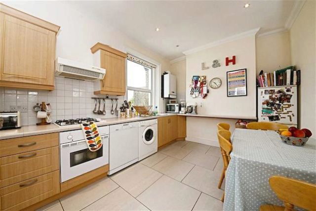  Image of 2 bedroom Flat for sale in Long Lane London N3 at Long Lane, Finchley, London N3