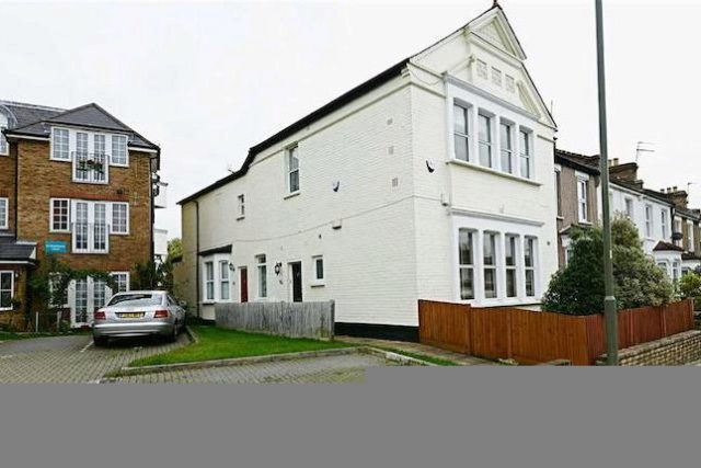  Image of 2 bedroom Flat for sale in Long Lane London N3 at Long Lane, Finchley, London N3