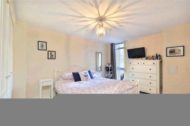  Image of 2 bedroom Flat for sale in Long Lane London SE1 at Fossill Court, 217 Long Lane, London Bridge, London SE1