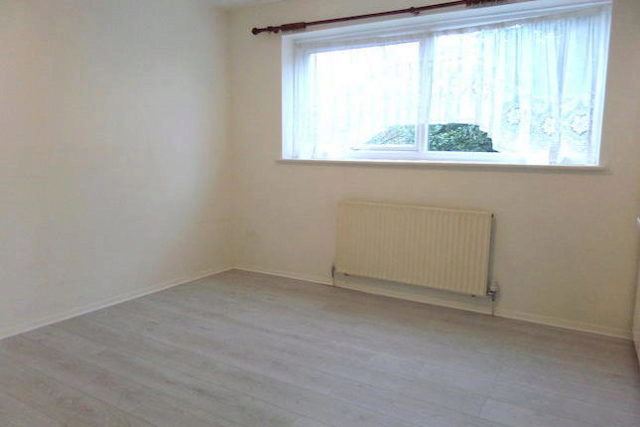  Image of 2 bedroom Flat to rent in Hazelmere Close Northolt UB5 at Hazelmere Road, Northolt UB5