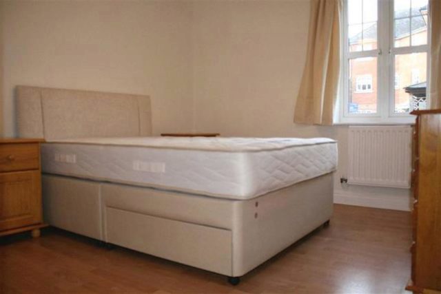  Image of 2 bedroom Flat to rent in Shillingford Close London NW7 at Shillingford Close, Mill Hill, London NW7