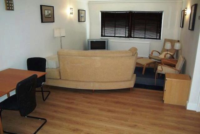  Image of 2 bedroom Flat to rent in Royal Court Kings Road Reading RG1 at Royal Court, Reading RG1