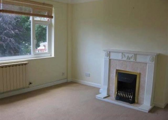  Image of 2 bedroom Property to rent in Hilltop Road Corfe Mullen Wimborne BH21 at Hilltop Road, Corfe Mullen, Wimborne BH21