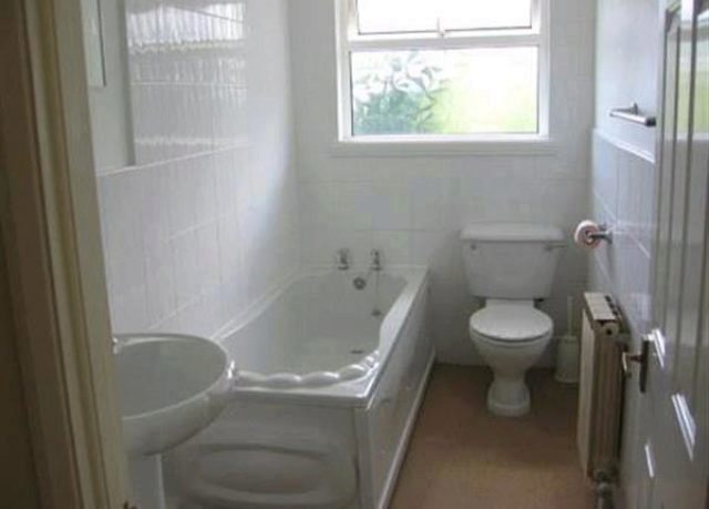  Image of 2 bedroom Property to rent in Hilltop Road Corfe Mullen Wimborne BH21 at Hilltop Road, Corfe Mullen, Wimborne BH21