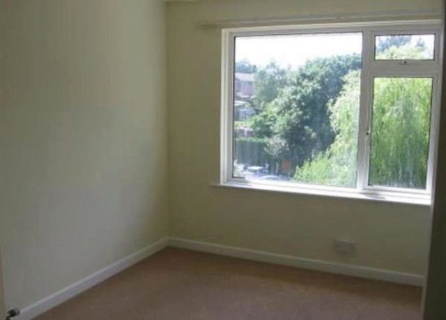  Image of 2 bedroom Property to rent in Hilltop Road Corfe Mullen Wimborne BH21 at Hilltop Road, Corfe Mullen, Wimborne BH21