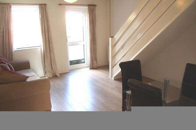  Image of 2 bedroom Terraced house to rent in Centurion Close Reading RG1 at Centurion Close, Reading RG1