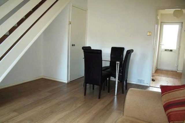  Image of 2 bedroom Terraced house to rent in Centurion Close Reading RG1 at Centurion Close, Reading RG1
