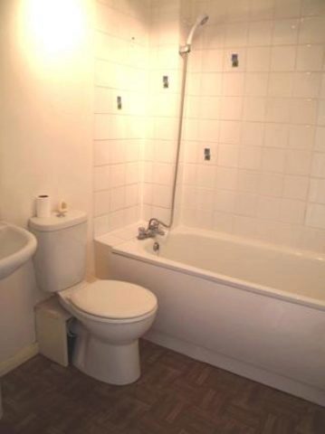  Image of 2 bedroom Terraced house to rent in Centurion Close Reading RG1 at Centurion Close, Reading RG1