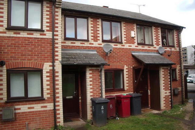  Image of 2 bedroom Terraced house to rent in Centurion Close Reading RG1 at Centurion Close, Reading RG1