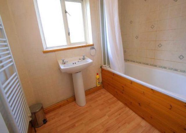 Image of 4 bedroom Semi-Detached house to rent in Bryony Close Uxbridge UB8 at Bryony Close, Uxbridge, Middlesex UB8