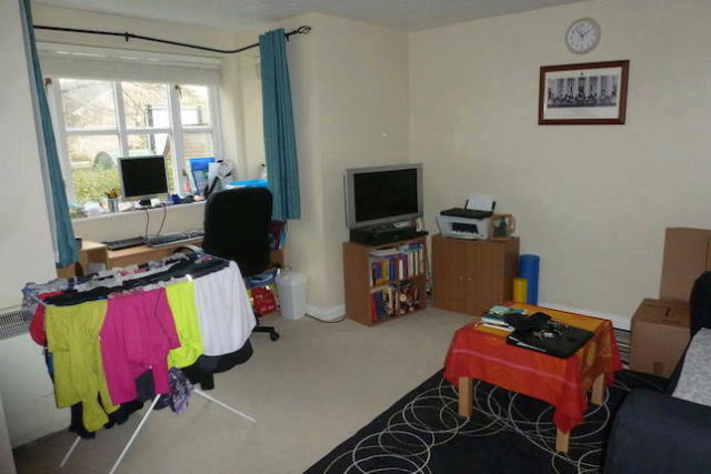  Image of 1 bedroom Flat to rent in Mill Ride Ascot SL5 at Oakleaf Court, Ascot SL5