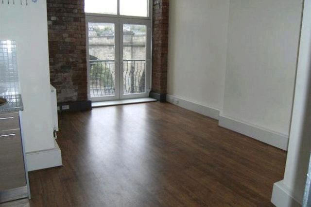  Image of 2 bedroom Flat to rent in Bradford Road Dewsbury WF13 at Bradford Road, Dewsbury WF13